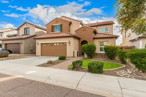 1661 Blaylock Dr, Phoenix AZ  85085-6323 exterior