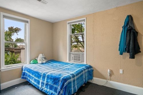 142 Marlborough St, Chelsea MA 02150-2910 exterior