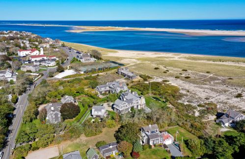 65 Morris Is Rd, Chatham MA 02633-2526 exterior