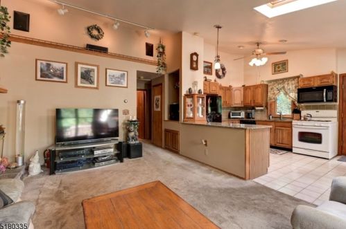 377 Skyline Lk Dr, Skyline Lakes NJ 07456-1953 exterior