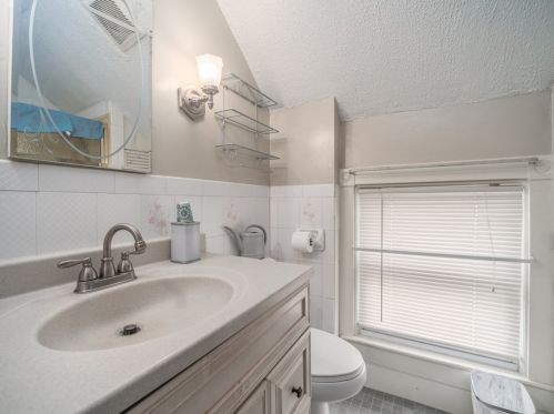 122 Clark St, New Bedford MA 02740-7023 exterior