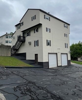 21 Creston St, Worcester, MA 01604-2813