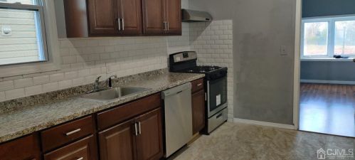 613 Roosevelt Ave, Carteret NJ  07008-2913 exterior