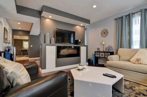 2 Lexington St, Newton, MA 02465-1030