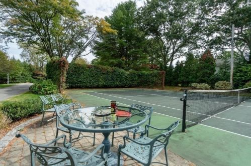 61 Brg St, Hingham MA 02061-2333 exterior