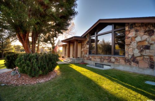 2079 Crk Rd, Sandy UT 84093-6449 exterior