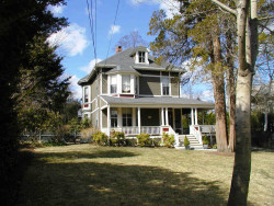 33 Fountain St, Newton, MA 02465-2712