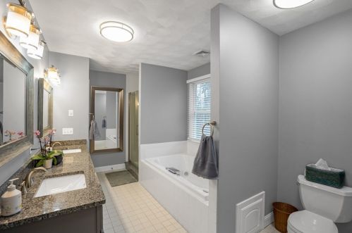 1 Belmont Ln, North Reading MA 01864-2329 exterior