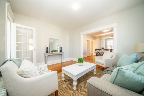 527 Oliver St, New Bedford MA  02745-1435 exterior