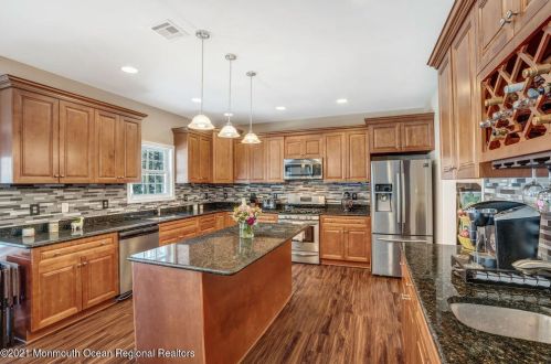 438 Freehold Rd, Jackson Twp NJ 08527-4631 exterior