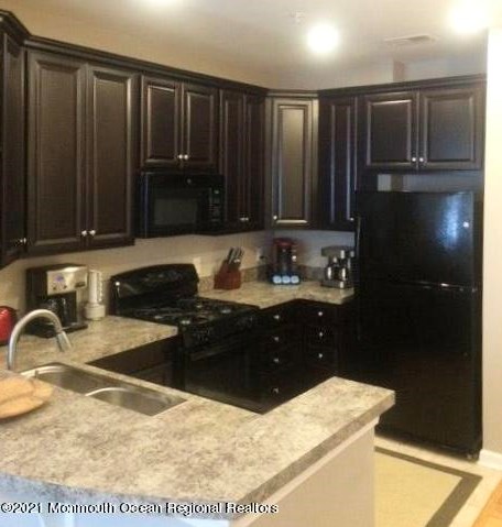 28 Kyle Dr, Tinton Falls NJ 07712-7535 exterior