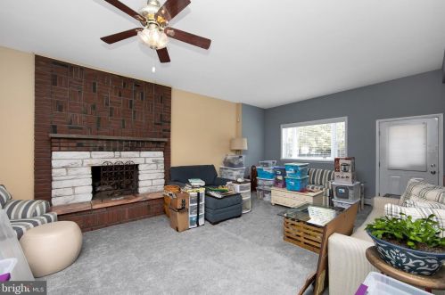 132 Main St, West Deptford NJ 08051-1046 exterior