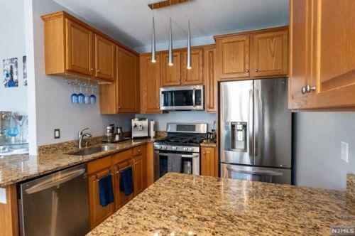 204 Olivio Dr, Belleville NJ  07109-5352 exterior