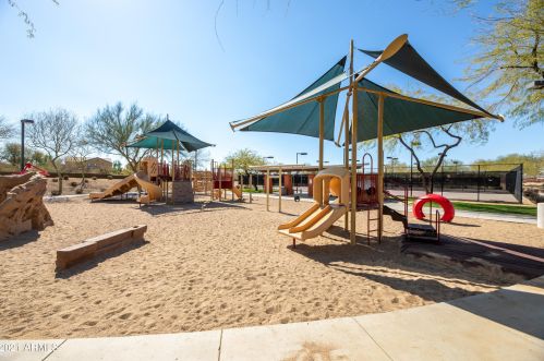 21824 39 St, Phoenix AZ 85050-4881 exterior