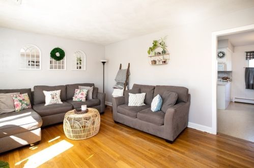 38 Clearview Ave, Fall River MA 02726-4801 exterior