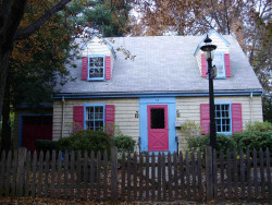 52 Clinton Pl, Newton, MA 02459-1141