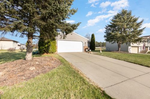 3964 Kingsway Dr, Crown Point IN 46307-8944 exterior