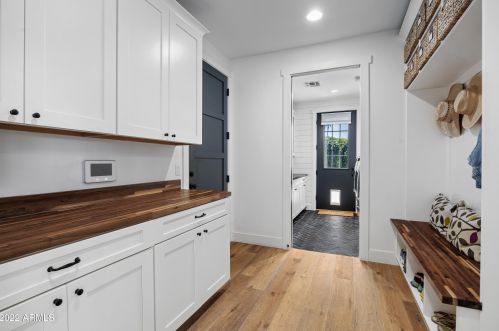 3140 52nd St, Phoenix AZ 85018-4402 exterior