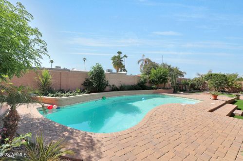 901 Beck Ln, Phoenix AZ  85022-3505 exterior