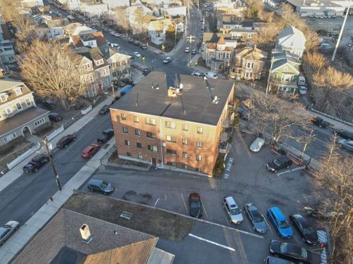 39 Crescent Ave, Chelsea MA 02150-2548 exterior