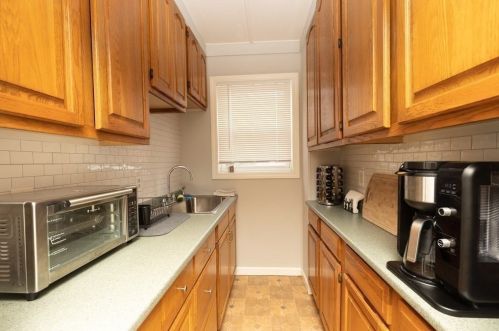 60 Rockland St, Fall River MA 02724-2817 exterior