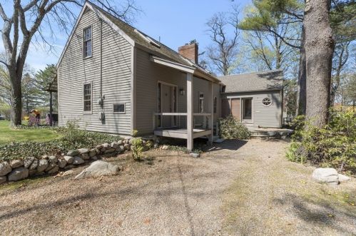 9 Peter Hobart Dr, Hingham, MA 02043-3751