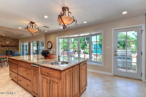 9234 33 Way, Phoenix AZ 85028-4967 exterior