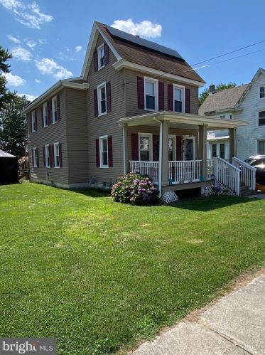 568 Delaware St, West Deptford, NJ 08096-1514