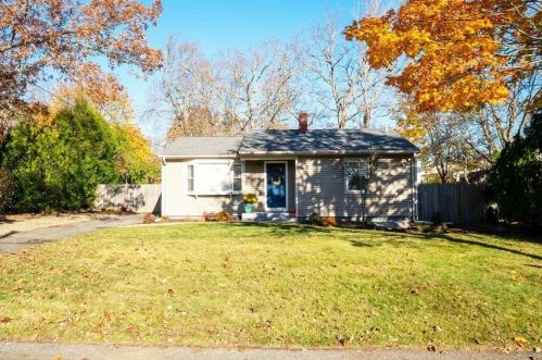 81 Cherry Tree Ln, New Bedford, MA 02740-1828