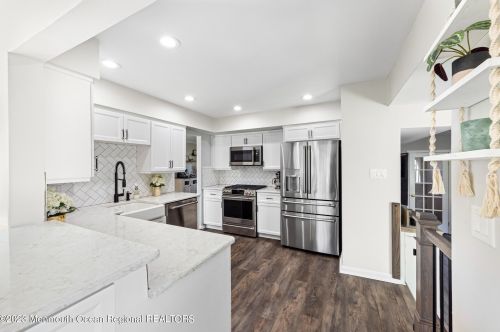 450 Branch Ave, Little Silver NJ  07739-1111 exterior