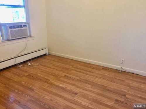 85 1st Ave, Kearny NJ  07032-4026 exterior