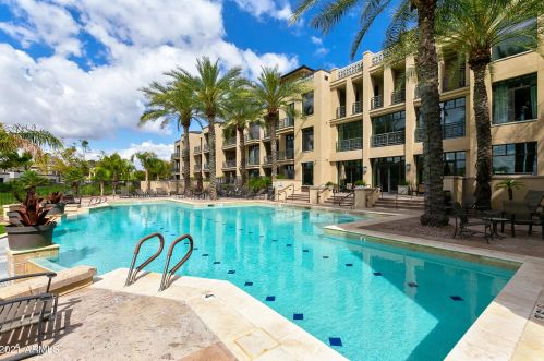 8 Biltmore Est, Phoenix AZ  85016-2810 exterior