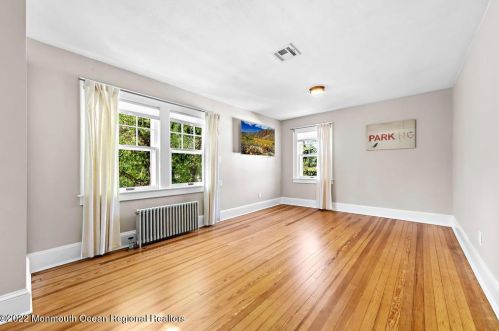 182 Pinckney Rd, Little Silver NJ 07739-1015 exterior