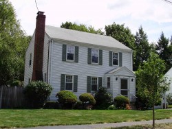 66 Fuller Ter, Newton, MA 02465-1227