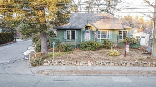 822 Summer St, Lynnfield MA 01940-2062 exterior