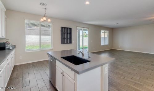 2126 Aire Libre Ave, Phoenix AZ 85022 exterior