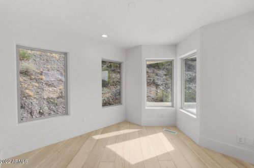 1825 Cinnabar Ave, Phoenix AZ  85020-1916 exterior