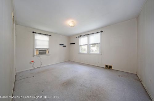 65 Little Silver Pkwy, Little Silver NJ 07739-1118 exterior