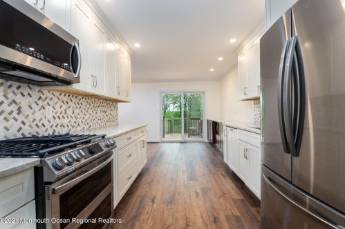 10 Essex Dr, Little Silver NJ  07739-1230 exterior