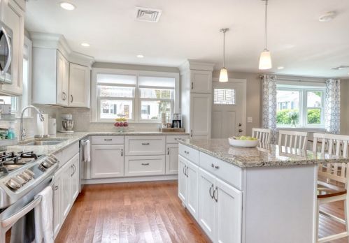 108 Crane St, Dedham MA 02026-3842 exterior