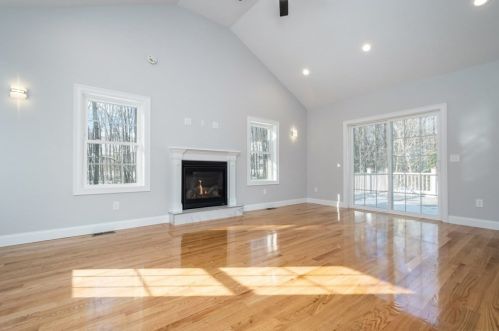 711 Salisbury St, Worcester MA 01609-1122 exterior