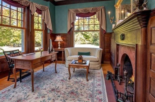 1 Sears Rd, Southborough MA 01772-1101 exterior