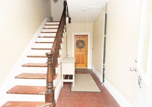 60 Rockland St, Fall River MA 02724-2817 exterior