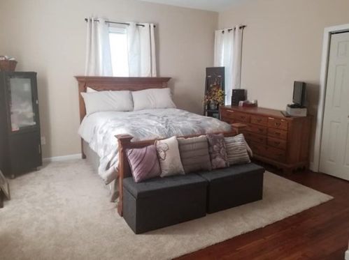 49 Pleasant St, Montgomery MA 01085-3736 exterior