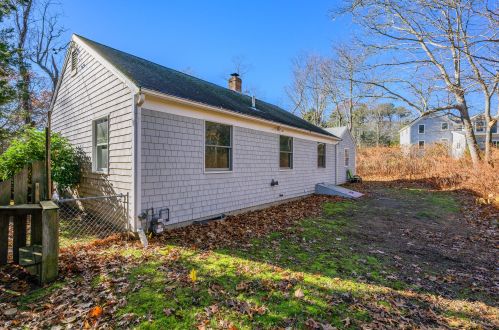 130 Main St, Dennis MA 02638-2019 exterior