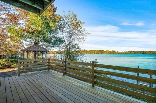 1337 Bay St, Taunton MA 02780-2521 exterior