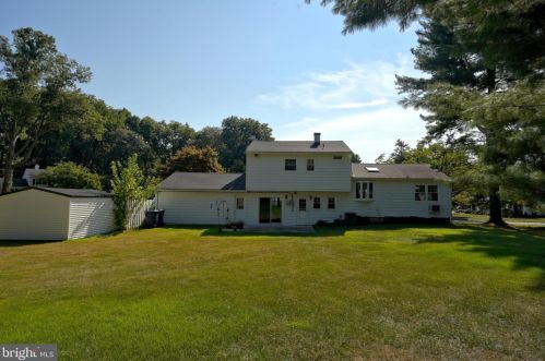 17 Stonicker Dr, Trenton NJ 08648-3215 exterior