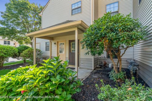 402 Daffodil Dr, Jackson Twp NJ 08527-4127 exterior