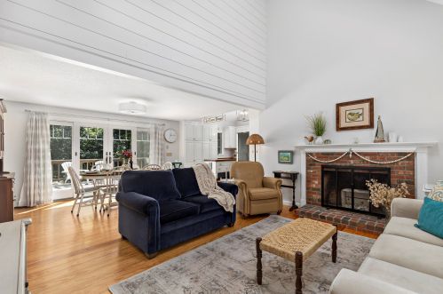 385 Glacier Hl Rd, Eastham MA 02642-2168 exterior