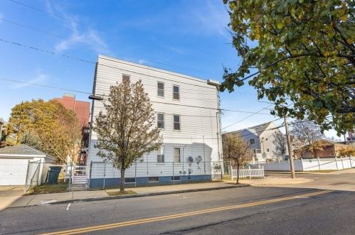 222 Clark Ave, Chelsea MA 02150-2514 exterior